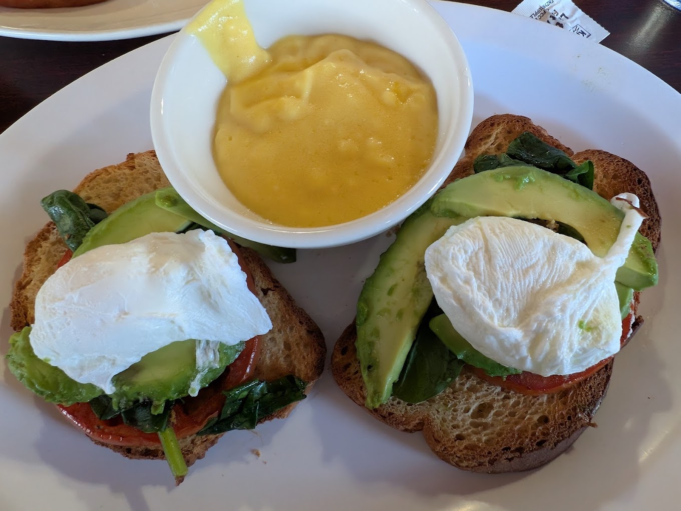Eggs benedict with toast